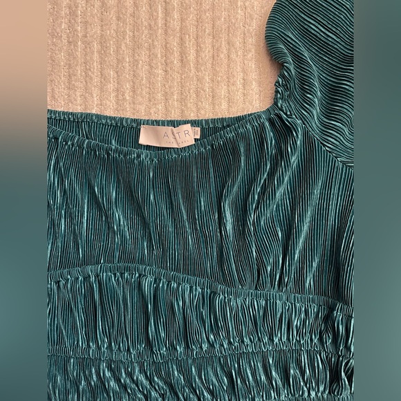 NWOT ASTR THE LABEL Ziva Plisse Top Size XL in Hunter Green *Sold Out* - Picture 7 of 8